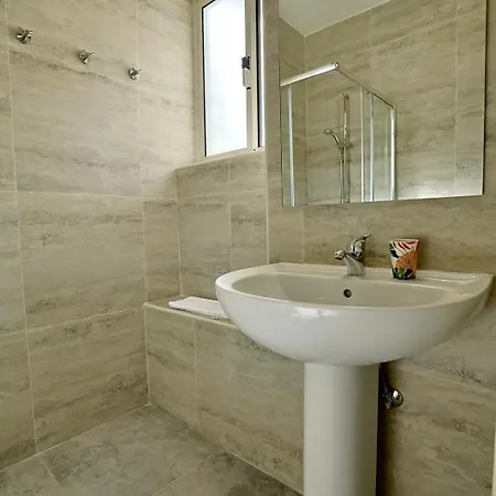 Modern 1br Near Spinola Bay T4 San Ġiljan