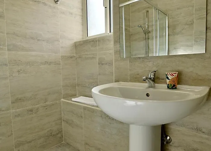 Modern 1br Near Spinola Bay T4 San Ġiljan