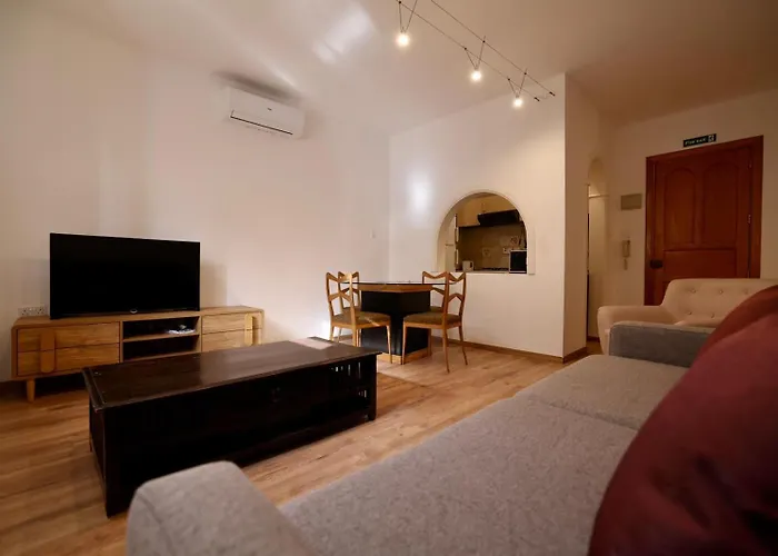 דירה Modern 1br Near Spinola Bay T4 *