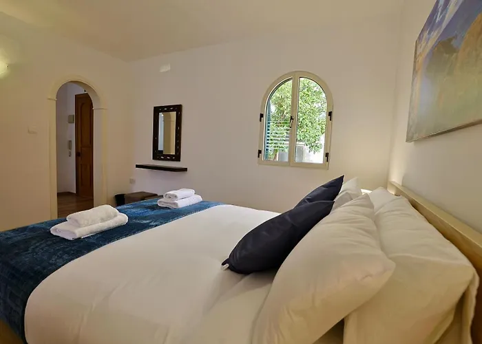 Modern 1br Near Spinola Bay T4 דירה *